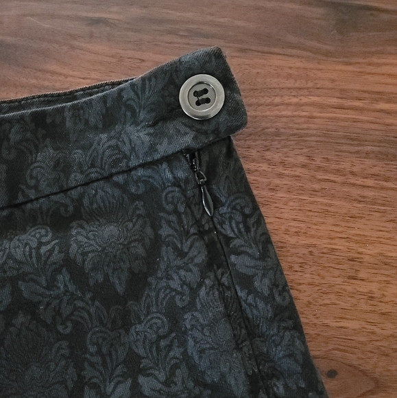 Forever 21 baroque-patterned shorts (EUC) - Picture 5 of 6